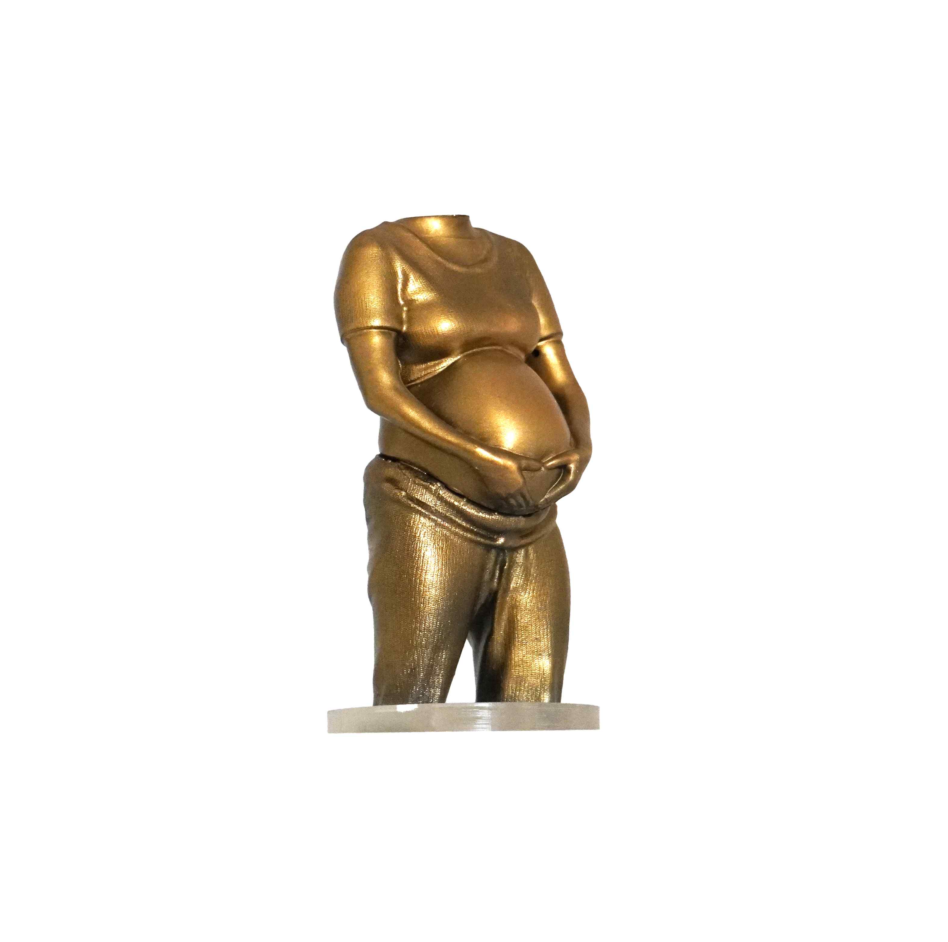 Zwangerschapsbeeld met gedetailleerde kleding textuur.